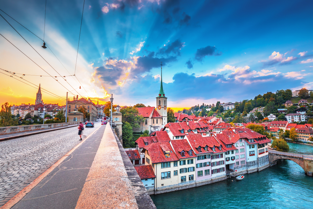 6-Day France and Switzerland [6-15 Pax Small Group] 4-star Hotels + Golden Mountain Express + Lake Geneva + Chillon Castle in Montreux + Lake Brienz + Colmar + Strasbourg + Jungfraujoch/Paraglider (optional)