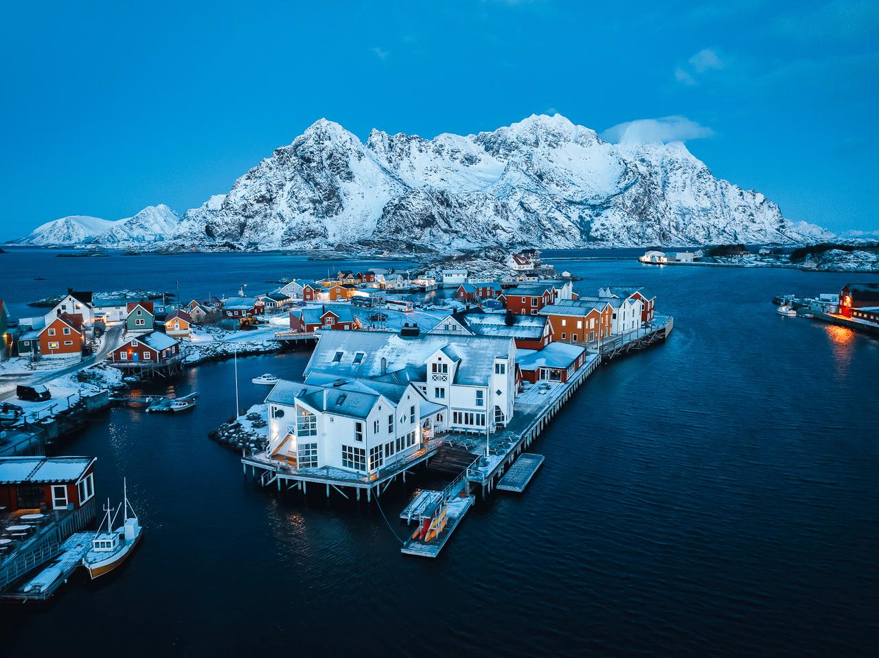 <6天>【25人團 挪威北大西洋極光海岸】保證發團：挪威北部縮影塞尼亞島+羅弗敦冬日謐境+特羅姆瑟自選觀鯨/巴士追光+雷納+羅弗敦盡頭奧鎮+品嚐北大西洋鱈魚舌