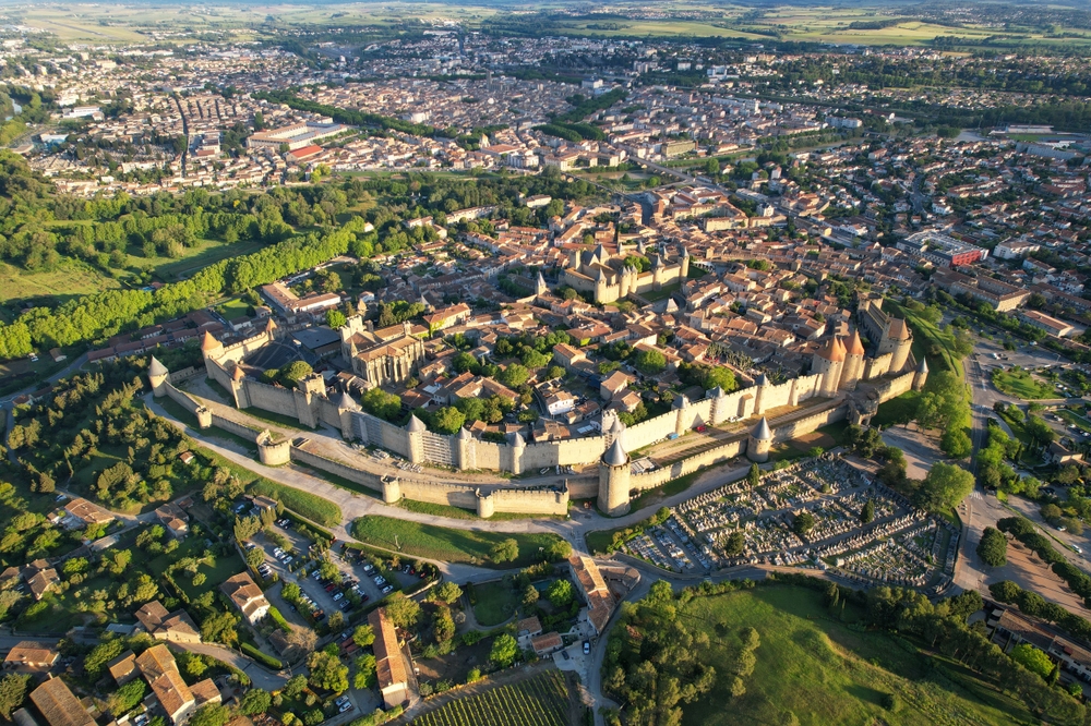 18-Day Landscapes of Spain, Southern France Tour from Madrid: Merida, Seville, Bacelona, Carcassone, Nimes, Avignon, Cote d´Azur, Milan, Garda Lake | Welcome Tapas Dinner/Farewell Dinner | Free Airport Pick-up & Drop-off Service